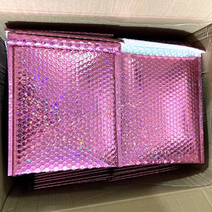 Buste Imbottite Biodegradabili Rosa Metallizzate con Logo Personalizzato, Buste Postali con Bolle d'Aria per Spedizioni - Product Image 6