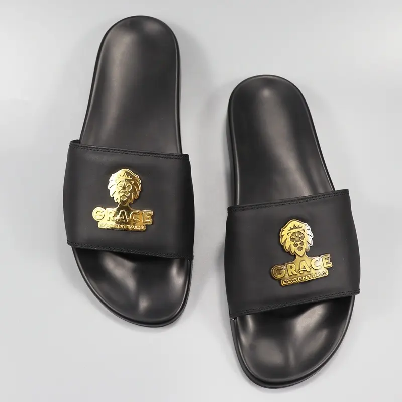 Mens casual high end customizable slippers slides sandals, leather metal logo custom men slides luxury sandals