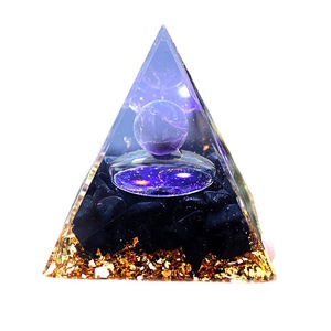 Ornement en résine époxy en forme de pyramide de cristal avec sphère d'améthyste de 6 cm, décoration de la maison, cadeau - Product Image 5