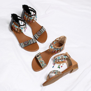 Sandales compensées confortables d'été pour femme, style bohème, à talon bas, ornées de strass et de perles, à bout ouvert, avec bride cheville et talon compensé - Product Image 2