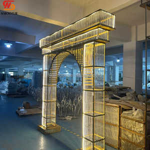 ซุ้มไฟคริสตัล LED หรูหรา สำหรับตกแต่งทางเข้างานแต่งงาน ฉากหลังทรงสี่เหลี่ยม แสงวอร์มไวท์ พร้อมเสาคริสตัล - Product Image 3