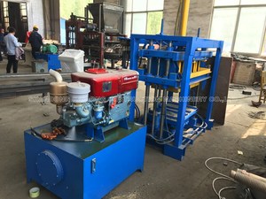 Machine à fabriquer des blocs semi-automatique QT4-28 avec pompe diesel PLC, certifiée <span class=keywords><strong>CE</strong></span>, économique - Product Image 3