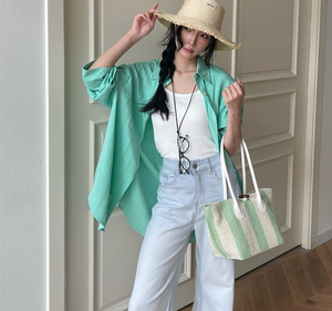 กระเป๋าสะพายข้างผู้หญิง ดีไซน์ทันสมัย ทอผ้าสวยงาม สำหรับฤดูร้อน  กำลังฮิต เหมาะสำหรับวันหยุดพักผ่อน  ออกแบบโดยดีไซเนอร์  แฟชั่นเก๋ไก๋ ใช้ได้ทั้งสะพายไหล่และสะพายข้าง สำหรับการช้อปปิ้งและการเดินทาง - Product Image 2