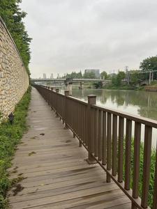 木製プラスチック手すりバルコニー川チャンネル屋外模造木製手すり風景公園フェンスメーカー供給 - Product Image 5