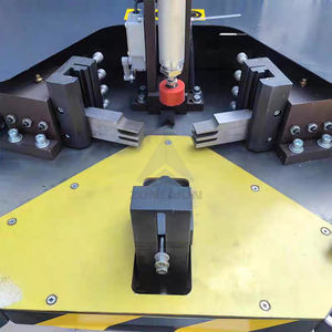 2024 Nuevo diseño Venta directa de fábrica Máquina prensadora de esquinas de aluminio para puertas de aluminio Fabricación de ventanas - Product Image 3