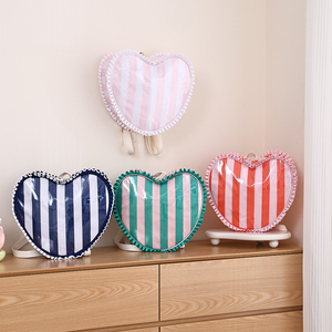 Mochila de PVC Impermeable con Cremallera, Diseño de Corazón, Gran Capacidad, Multifuncional, a Rayas y con Volantes, Personalizable, Venta al Por Mayor, Tendencia de Moda - Product Image 1