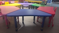 Bureau d'étude coloré pour la maternelle, mobilier préscolaire, table réglable en hauteur, ensemble combiné table et chaise pour enfants, bureau de jeu pour enfants