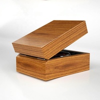 Boîtes pyramidales en bois massif poli écologiques personnalisées WeWood du Vietnam avec taille et logo personnalisés pour les cadeaux d'affaires