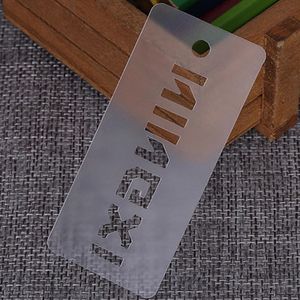 Sang Trọng Nhãn Thiết Lập Chuỗi Kim Thiết Kế In Ấn Tùy Chỉnh Rõ Ràng PVC Treo Nhãn Quần Áo Nhựa May Mặc Thẻ Với Logo - Product Image 3