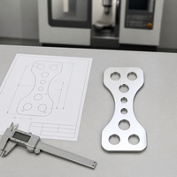 Plaque de connexion multi-trous en alliage d'aluminium usiné CNC, forme sablier, support de sangle métallique de précision pour équipement mécanique
