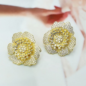 Boucles d'oreilles clous en zircon de haute qualité, plaquées or, bijoux de luxe pour femmes, accessoires de bijouterie - Product Image 1