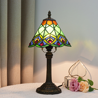 Lampe de nuit en verre teinté de style européen, cadeau créatif, abat-jour en plumes de paon, lampe de table rétro romantique et chaleureuse pour chevet