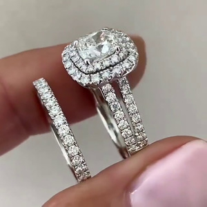 Set di Anelli Scintillanti Taglio Principessa Quadrato in Due Pezzi per Donne, Elegante Gioiello di Moda per Fidanzamento - Product Image 3