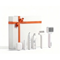 Kit de toilettage pour animaux 6-en-1 avec jouet laser, ensemble de soins pour chiens et chats comprenant une brosse anti-poils et des coupe-ongles dans un coffret cadeau
