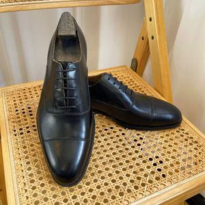 Zapatos formales de cuero de nuevo estilo para hombre, zapatos de cuero para hombre, zapatos Oxford con punta en pico color café. - Product Image 3