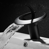 Robinet de lavabo cascade moderne nordique de style américain en laiton à poignée unique avec cartouche céramique pour eau chaude et froide, idéal pour les hôtels (vente en gros)