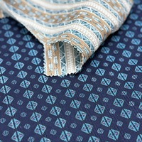 100% Baumwollstoff 120gsm 142cm Breite Leichtgewichtiges Gewebtes Baumwolltextil für Hemden Kleider Bekleidung