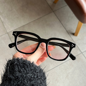 Lunettes de soleil rétro Qianai, monture noire en PC, UV400, lunettes rondes tendance pour femmes avec rivets à points - Product Image 5