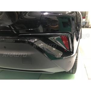 Para Toyota C-HR 2017: Embellecedores de parrilla, faros traseros, cejas de faros, alerón de techo trasero, tiras decorativas para manijas de puerta, estilo carbono. - Product Image 4