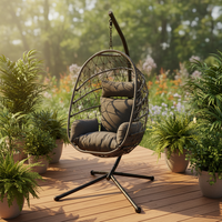 Fauteuil suspendu moderne en rotin beige avec coussin, chaise balançoire avec structure en fer, hamac en osier résistant aux intempéries pour patio