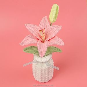 Planta Artificial de Lirio Tejida a Mano en Maceta, Decoración Creativa de Ganchillo para el Hogar, Ideal para Graduaciones y Halloween - Product Image 2