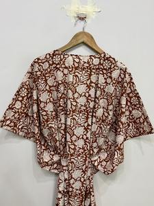 Caftán Corto de Seda Pura, Impresión Digital, Transpirable, Ecológico, Estampado Floral, Corte Holgado, Aproximadamente 47 Pulgadas, Proveedor de la India - Product Image 2