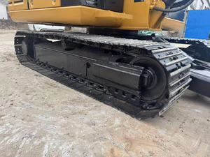Mini-excavatrice CAT 305.5E avec godet de terrassement d'une capacité de 0,22 m³, poids opérationnel de 5,4 tonnes, excavatrice avec certification EPA/CE - Product Image 3