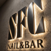 Letrero Comercial de Metal con Logotipo LED de Acero Inoxidable con Halo Personalizado, Letrero de Pared de Metal Iluminado con Canal de Metal Retroiluminado en 3D