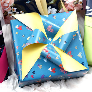 Rollo de papel de lujo de doble cara para cumpleaños al por mayor de fábrica, papel de regalo de 43cm X 3M para embalaje - Product Image 3