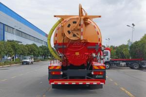 Camion citerne septique Sinotruk Howo à 10 roues, 22000L, avec pompe à vide à anneau liquide entraînée par un moteur auxiliaire, véhicule d'aspiration et de nettoyage des égouts - Product Image 4