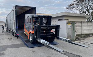 Chariot Élévateur Électrique Original Fabriqué en Italie Capacité de 12 Tonnes Hauteur de Levage de 6000 mm Modèle Portatif avec Garantie d'1 An - Product Image 3