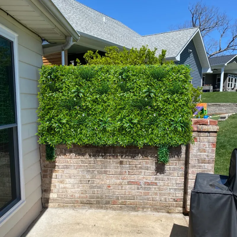 Kunststoff-Kunstgrasszaun für den Außen- und Innenausbau grüne Pflanzenwand für vertikales Gras Wanddekor für Haus Gartenladen