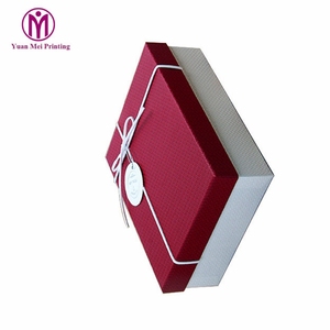 Nouveau design, chemises à cadeaux décoratives surprise magnétiques de luxe blanches personnalisées, à dessus rouge fantaisie, recyclables - Product Image 3