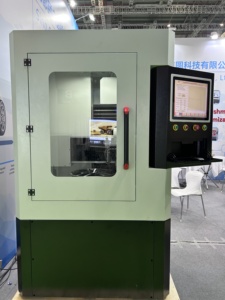 Tour à métaux vertical automatique pour la réparation de jantes en alliage de moyenne capacité, machine de réparation de jantes en alliage d'aluminium et d'acier, programmation - Product Image 4