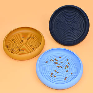 Cuencos de alimentación de silicona para perros y gatos con rompecabezas al por mayor, cuencos portátiles de silicona para perros de alimentación lenta con ventosas - Product Image 1