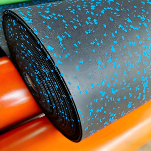 Rouleau de revêtement de sol en caoutchouc haute densité antidérapant, durable, absorbant les chocs, tapis de sol sportif moucheté pour centre de fitness intérieur - Product Image 1