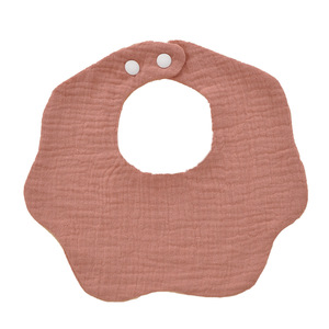 Qidou – bavoirs en gaze pour bébé, quatre couches, couleur unie, forme de pétale, pour nouveau-nés de 0 à 1 an, protection contre les bavures - Product Image 5