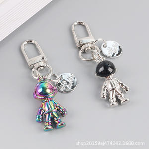 Llavero de coche de astronauta de metal colorido y creativo, cadena de personalidad moderna, accesorios de moda, colgante para bolso de mujer - Product Image 2