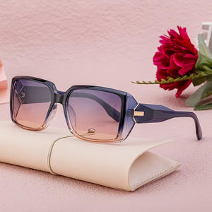 Lunettes de soleil à monture carrée de style européen pour femmes, protection UV400, monture en PC, lentilles noires, pare-soleil de classe 2, FY-99252 - Product Image 4