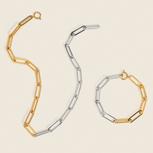 Ensemble collier, boucles d'oreilles et bague tendance et minimaliste en acier inoxydable plaqué or 14 carats, durable, hypoallergénique, cadeau pour femme pour un mariage - Product Image 3