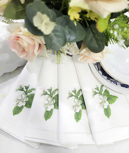 Serviettes en tissu personnalisées brodées, jolies serviettes de table en coton blanc jasmin, serviettes de table à ourlet festonné, cadeaux pour la maison, l'hôtel, les mariages - Product Image 2