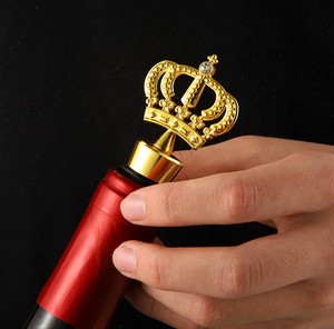 <span class=keywords><strong>Couronne</strong></span> d'or bouchon <span class=keywords><strong>de</strong></span> bouteille <span class=keywords><strong>de</strong></span> vin rouge anniversaire mariage fête faveurs anniversaires Souvenirs <span class=keywords><strong>porte</strong></span> retour cadeaux pour les invités - Product Image 4