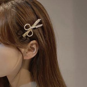 Accesorios BELLEWORLD para TikTok, Pinzas para el Cabello con Pedrería, Pinzas para el Cabello con Plumas Brillantes, Pinzas para el Cabello con Perlas Hechas a Mano para Niñas - Product Image 3