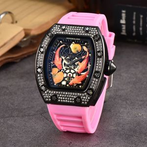 นาฬิกาข้อมือผู้ชายดีไซน์ใหม่แบบกำหนดเอง OEM รูปปลาคราฟไอศกรีม ประดับเพชร หรูหรา ระบบควอตซ์ พร้อมฟังก์ชั่นตู<span class=keywords><strong>ร์</strong></span>บิญอง สำหรับนักธุรกิจ - Product Image 1