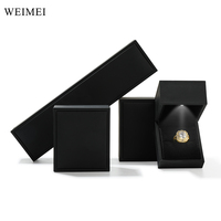 WeiMei personnalisé logo en velours noir led pendentif bracelet collier boucle d'oreille anneau pu cuir ensemble de bijoux avec la lumière