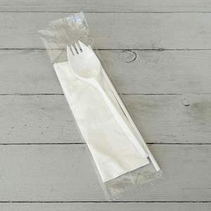 Kit de couverts scolaires en plastique blanc de poids moyen de 5,31 po, comprenant serviette et cuillère-fourchette, kits de fournitures de fête jetables - Product Image 4