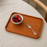Plateau de service en bois de cerisier naturel avec rebord surélevé pour le petit-déjeuner, le thé, les desserts et le service au chevet