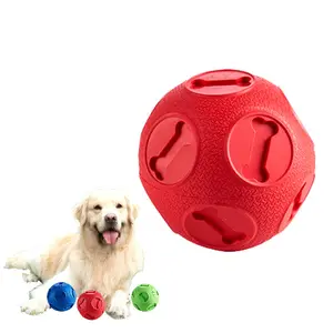 インタラクティブなペットのおもちゃ漏れやすい食べ物ゴム製の犬のボールの骨のパターン犬のためのサッカーの噛むおもちゃ