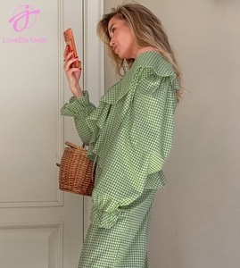 Pigiama da Donna Personalizzato Loveda Factory, Abbigliamento da Casa Morbido e Confortevole, Camicia a Quadri con Volant a Maniche Lunghe e Pantaloni Lunghi - Product Image 2