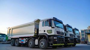 Camion benne diesel Howo d'occasion professionnel 4x2 robuste avec direction à droite, caméra arrière, haute qualité, prix bas, vente directe usine - Product Image 4